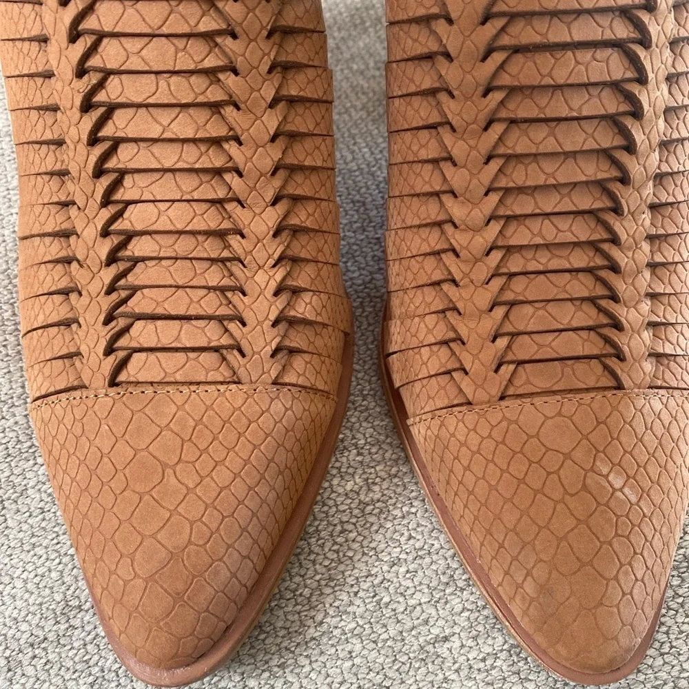 Gianni Bini Wrapped-Up Leather Cut Out Booties Size 10